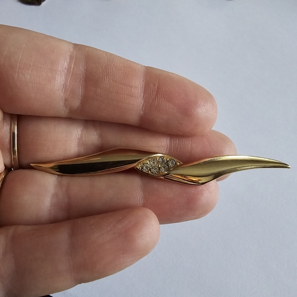 Vintage wavy brooch by JJ Jonette gold tone metal bar pin clear crystals - Picture 3 of 7